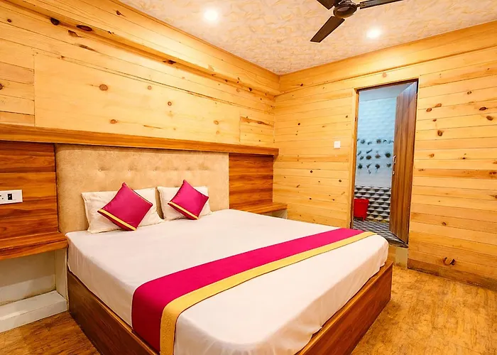 Front View Hotel Vinayak Grand Near Mall Road Best Luxury Stay In Nainital